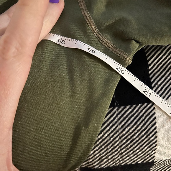 Under Armour Tshirt - Picture 4 of 4